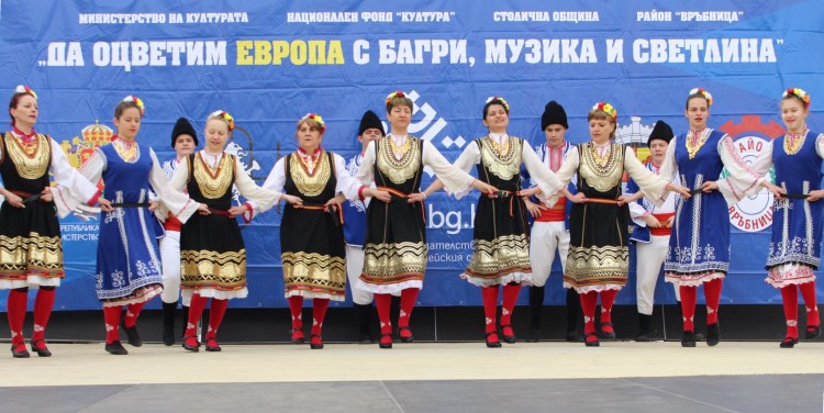 Сцена на творчеството - Проект"Да оцветим Европа с багри , музика и светлина