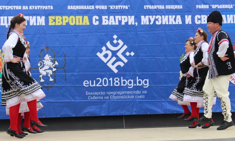 Сцена на творчеството - Проект"Да оцветим Европа с багри , музика и светлина